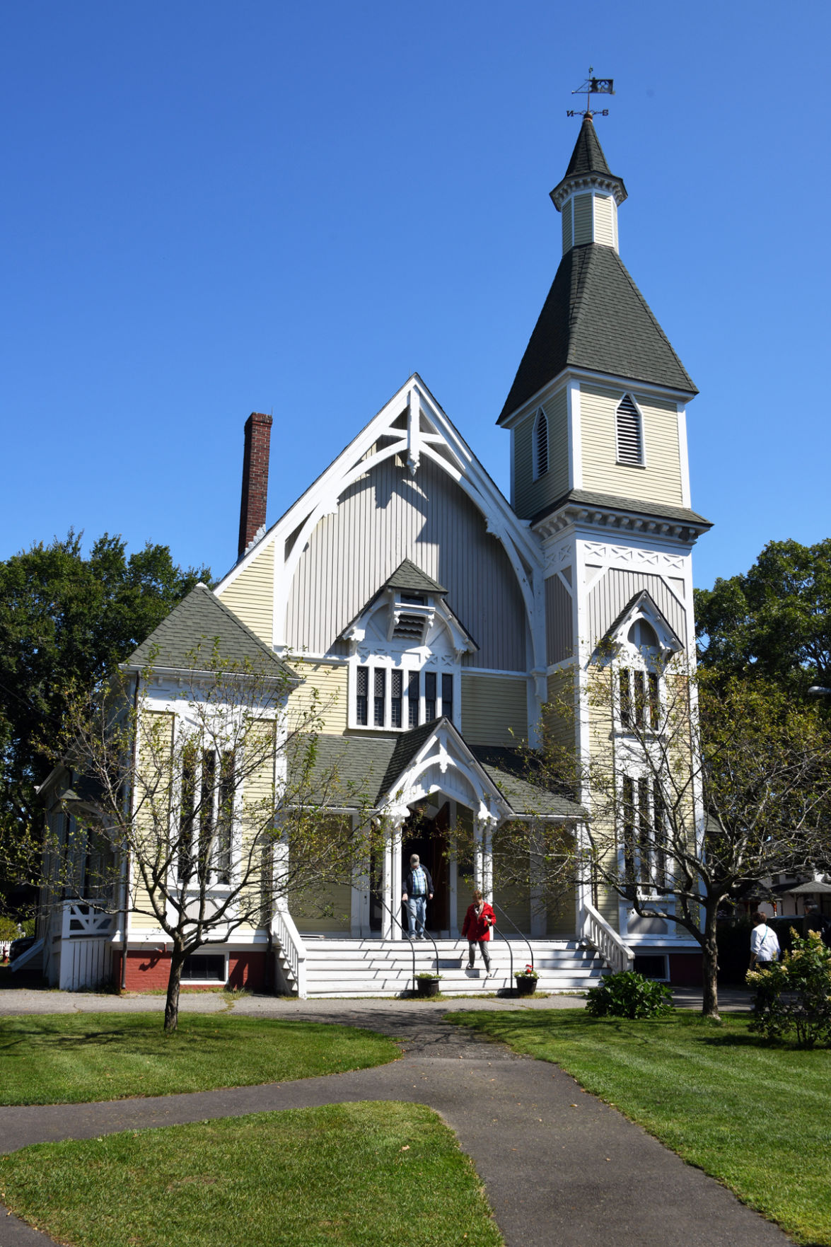 217 Dana and Mary Scott depart Trinity Methodist Church..jpg